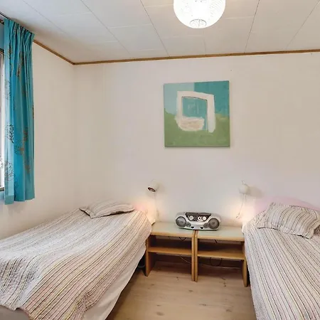 Casa vacanze Nice In Vaeggerlose W/ Wifi And 3 Bedrooms Bøtø By