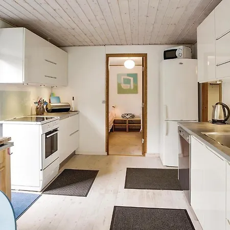 Nice In Vaeggerlose W/ Wifi And 3 Bedrooms Bøtø By