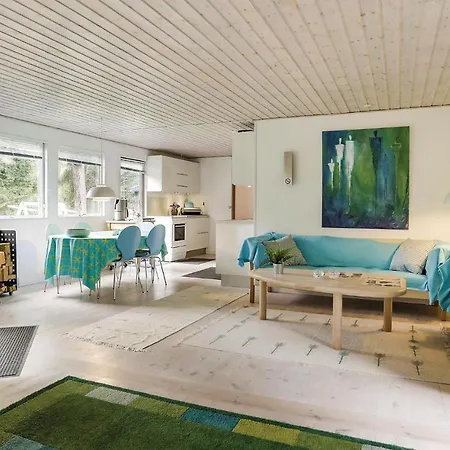 Nice In Vaeggerlose W/ Wifi And 3 Bedrooms Bøtø By